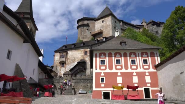 Blick Auf Den Gotischen Innenhof Der Burg Orava Oavsky Podzamok — Stockvideo