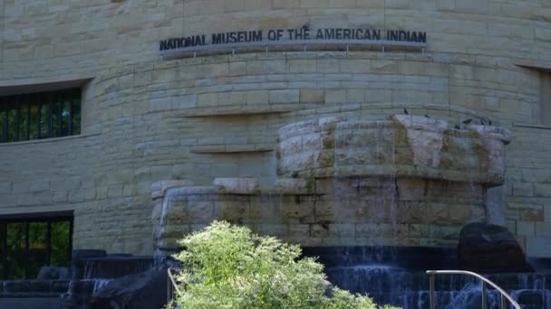 Podpisz Się Pod Muzeum Narodowym Indian Amerykańskich Smithsonian Muzeum Ustanowienia — Wideo stockowe