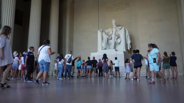 Відвідувачі Меморіалу Лінкольна Мармурова Статуя Президента Авраама Лінкольна Привабливість Туризму — стокове відео