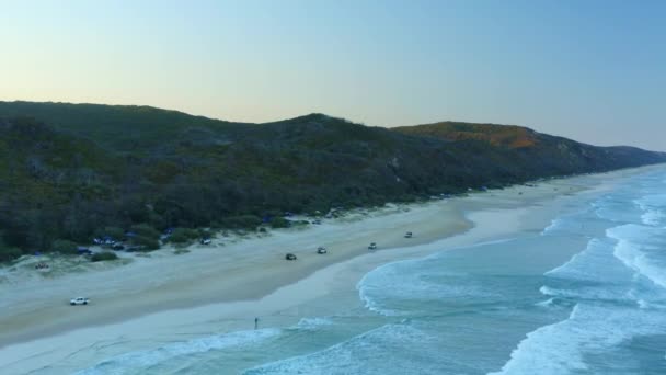 Ute Camper Trucks Drive Sandy Beach Double Island Point Austrália — Vídeo de Stock