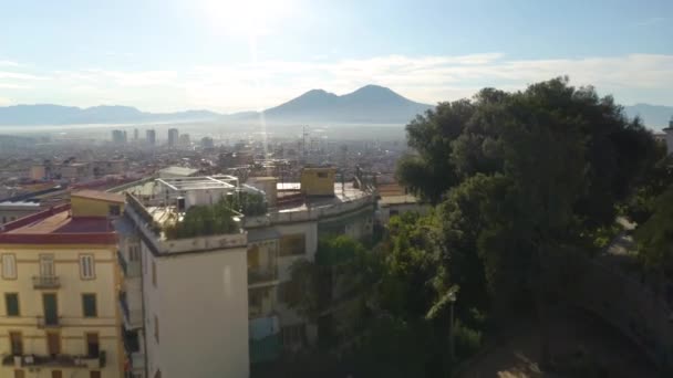 Amazing Forward Drone Shot Odhaluje Napoli Krásný Letní Den Mount — Stock video