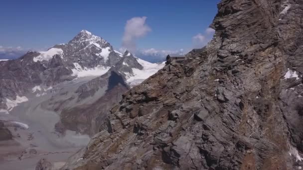 Schöne Luftaufnahme Von Der Drohne Der Carrel Hütte Berghütte Steilen — Stockvideo