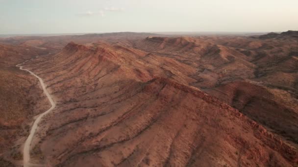 Scenisk Antenn Utsikt Över Australiska Bergslandskapet Arkaroola Granit Toppar Spretiga — Stockvideo