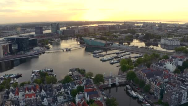 Drone Strzał Kierunku Nemo Science Museum Oosterdok Amsterdam Wschodzie Słońca — Wideo stockowe