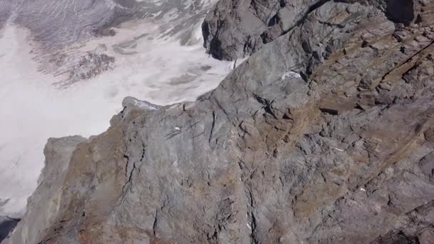 Vista Aérea Drone Vire Direita Incline Para Revelar Carrel Hut — Vídeo de Stock