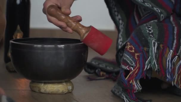 Taça Canto Tibetano Usado Para Fazer Som Durante Sessão Meditação — Vídeo de Stock