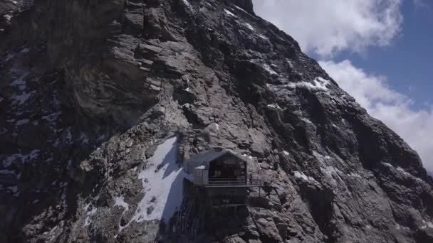 Luftaufnahme Von Der Carrel Hütte Auf Der Klippe Des Mont — Stockvideo