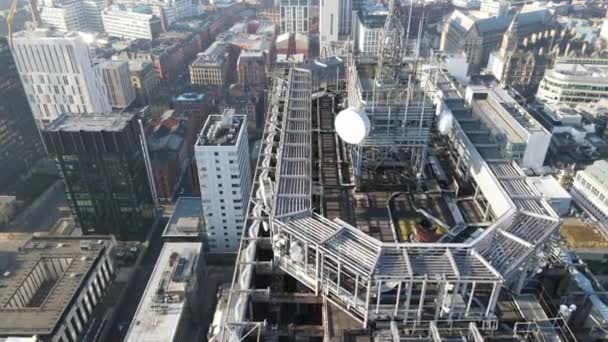 Vliegtuig Drone Vlucht Top Van City Tower Geven Een Close — Stockvideo