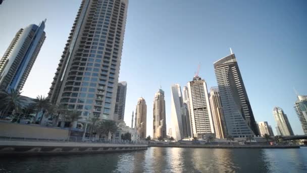 Dubai Marina Uae Sailing Waterway View Residential Skyscrapers Promenade — Stock Video