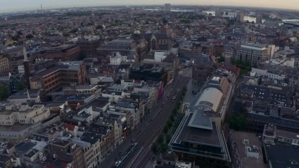 Drone Skott Över Amsterdam Spårvagn Nära Damtorget — Stockvideo