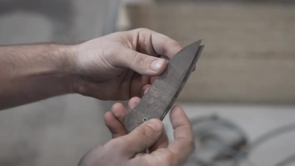 Patrons Couteaux Acier Inoxydable Main Artisan Processus Usine Couteau Fermer — Video