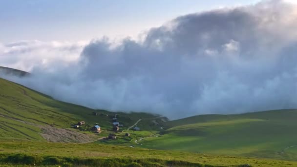 Time Lapse Clouds Shrouding Mountain Plateau Village Pastures Tkhilvana Village — Stock video