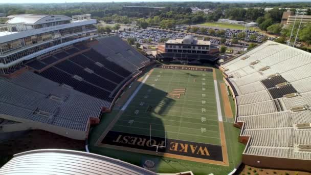 Truist Πεδίο Στο Wake Forest Football Stadium Εναέρια Pullout — Αρχείο Βίντεο