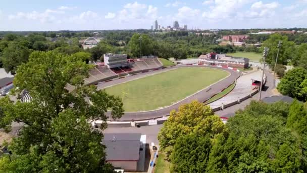 Aerial Reveal Bowman Gray Stadium Winston Salem Karolina Północna — Wideo stockowe