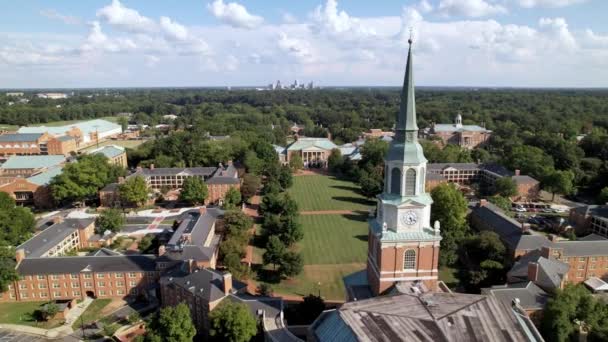 Aerial Push Steeple Wait Chapel Wake Forest University Campus — Stock Video