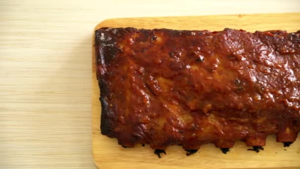 Gegrilde Barbecue Ribbetjes Varkensvlees Met Bbq Saus — Stockvideo