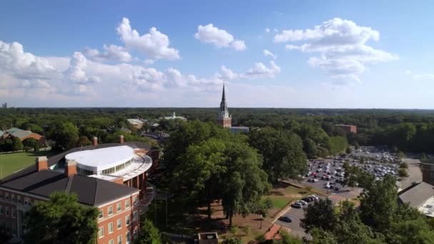 Antenne Einschieben Kapelle Auf Wake Forest Universitätscampus Winston Salem North — Stockvideo