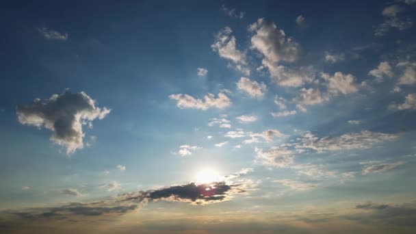 Nubes Cielo Vista Panorámica Del Sol Ligeramente Nublado Azul Cielo — Vídeos de Stock