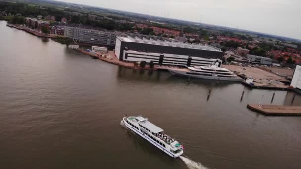 Prom Pasażerski Rejs Przez Kanał Holenderski Holandii Stocznią Jachtem Widoku — Wideo stockowe