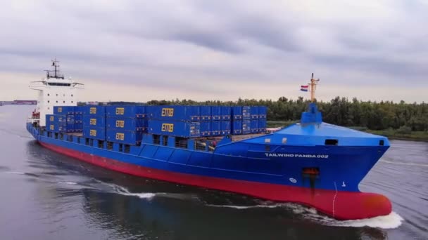 Container Ship Tailwind Panda 002 Geladen Met Container Cargos Zeilen — Stockvideo