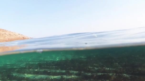 Vídeo Playa Con Vista Cúpula Agua — Vídeos de Stock