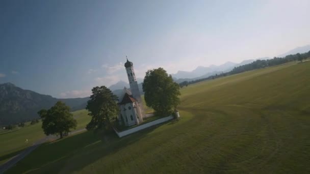 经过德国施旺高圣科洛曼教堂的Fpv无人驾驶飞机射击 Pov飞机 — 图库视频影像