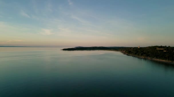 Filmové Záběry Bezpilotního Letounu Letícího Nad Řekou Saint Lawrence Národním — Stock video