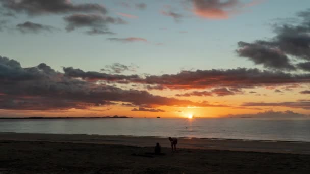 Zonsondergang Aan Horizon Bij Wailoaloa Beach Fiji Zonsondergang Tropisch Eiland — Stockvideo