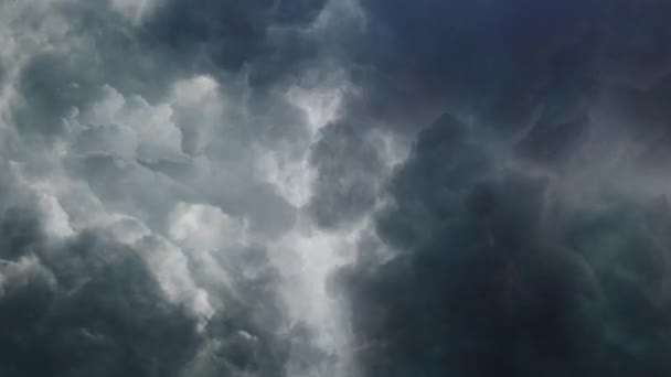 Vista Relámpagos Entre Nubes Cumulonimbus — Vídeos de Stock