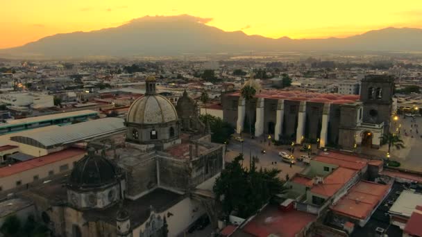 墨西哥哈利斯科市黄金时段的Parroquia Del Sagrario和Ciudad Guzman大教堂 — 图库视频影像
