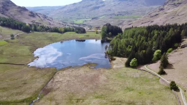 Blea Tarn Ambleside Der Nähe Der Langdales Lake District Drohnenaufnahmen — Stockvideo