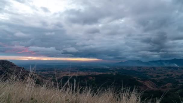 Zonsondergang Viti Levu Eiland Met Dramatische Donkere Wolken Lucht Gras — Stockvideo