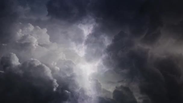 Вигляд Блискавок Серед Рухомих Хмар Небі — стокове відео