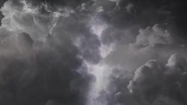 Vista Relámpagos Entre Nubes Oscuras Cumulonimbus Tormenta — Vídeo de stock