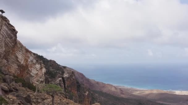 Impresionante Foto Las Montañas Piedra Isla Socotra Costa Del Océano — Vídeos de Stock