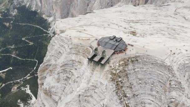 Luftaufnahmen Der Seilbahn Sass Pordoi Den Italienischen Dolomiten — Stockvideo