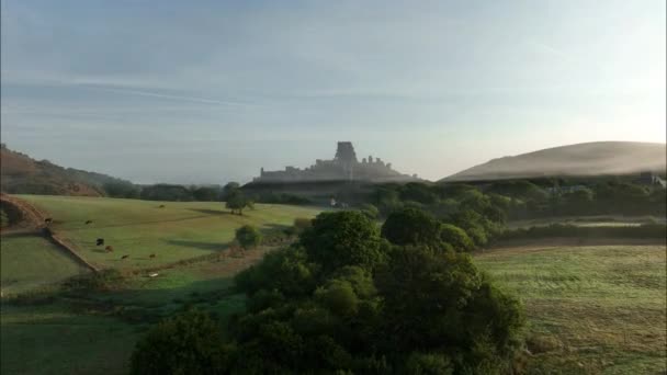 Castelul Corfe Vedere Aeriană Castelului Prin Ceața Dimineață Dorset Marea — Videoclip de stoc