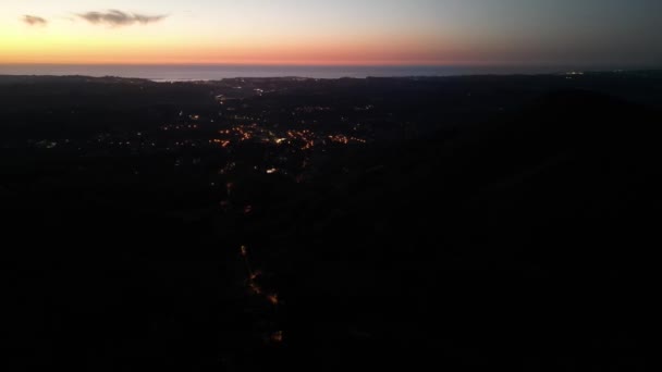 Città Ascain Francia Crepuscolo Con Luci Artificiali Che Illuminano Vicino — Video Stock