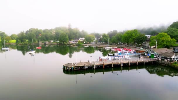 Waterhead Boating Pier Ambleside Lake Windermere Uma Manhã Verão Enevoado — Vídeo de Stock