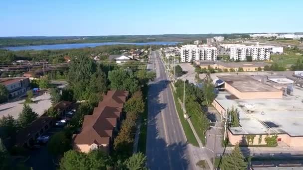 Fliegen Über Schlauheiten Barrie Ontario Drohne Blick Auf Blauen Himmel — Stockvideo