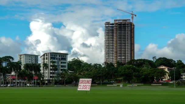 Albert Park Městě Suva Vysokým Mrakodrapem Výstavbě Kumulované Mraky Pozemní — Stock video