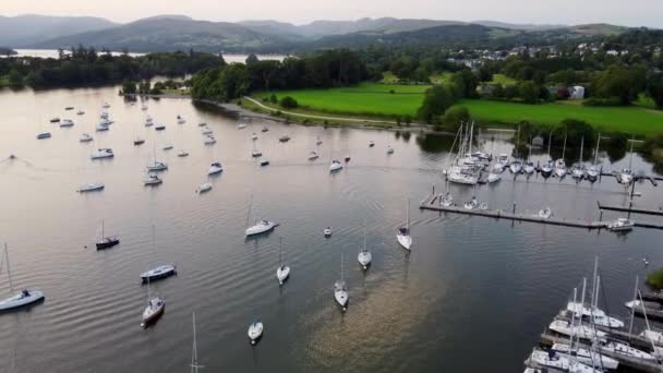 Bowness Ferry Nab Yachting Basin Sur Lac Windermere Lors Une — Video