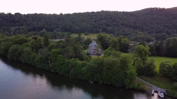Island House Belle Isle Lake Windemere Summer Evening Sunset Drone — Stock video