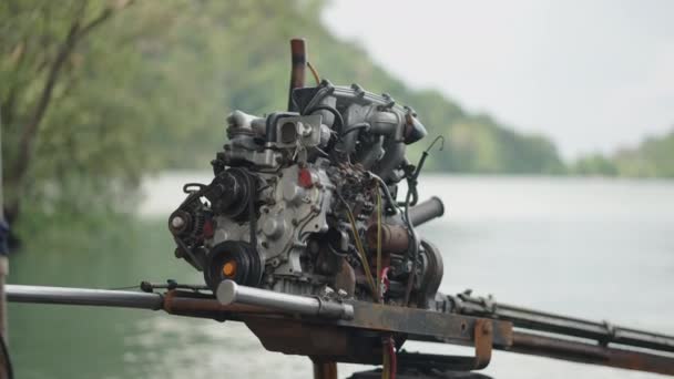 Automotor Modifiziert Und Auf Thailändischem Holzboot Mit Langem Schwanz Montiert — Stockvideo