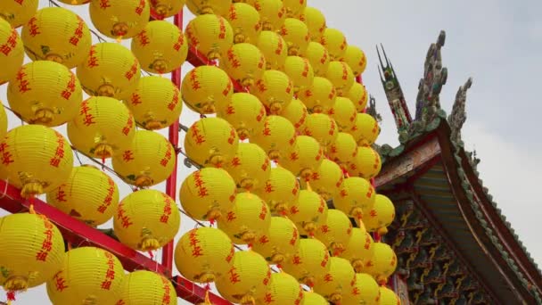 Faroles Amarillos Fuera Del Templo Longshan Ciudad Taipei Taiwán — Vídeo de stock