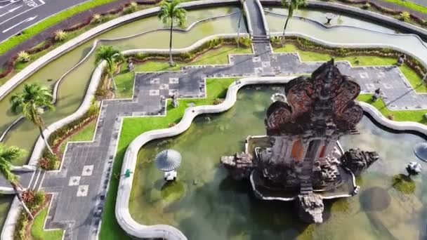 Incredibile Drone Colpo Statua Balinese Una Rotonda Nusa Dua — Video Stock