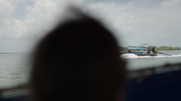 Pov Turista Viajando Barco Passeio Salto Tailândia Assistindo Lancha Tailandesa — Vídeo de Stock