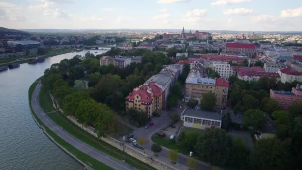 Gotiska Stadsbilden Krakow Vid Sidan Placid Vistula River Flygplan — Stockvideo