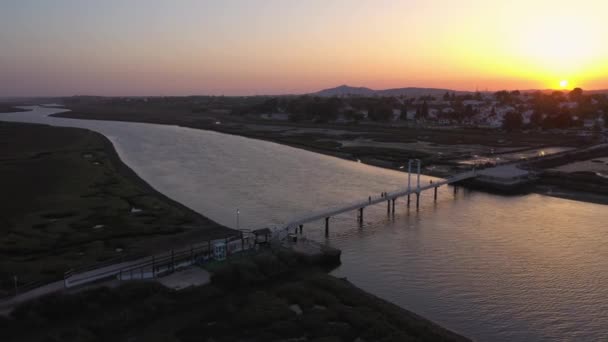 Vista Aérea Lejos Del Puente Trilho Barril Puesta Sol Tavira — Vídeos de Stock