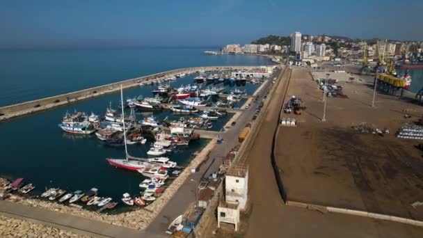 Porto Durazzo Sulle Rive Del Mare Adriatico Con Barche Moli — Video Stock